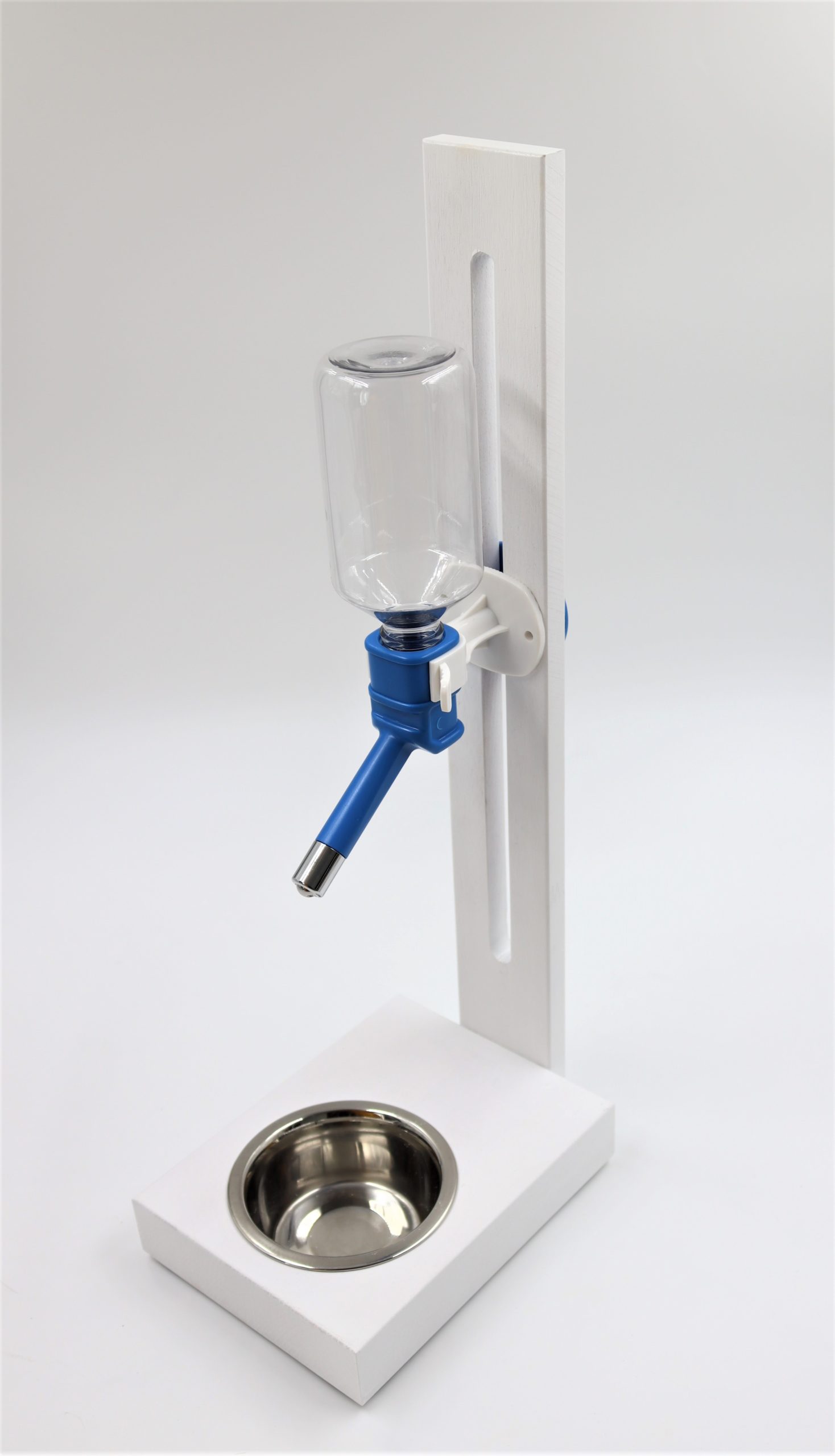 Białe poidło na stojaku drewnianym 4 Białe poidło na stojaku drewnianym - obrazek 4