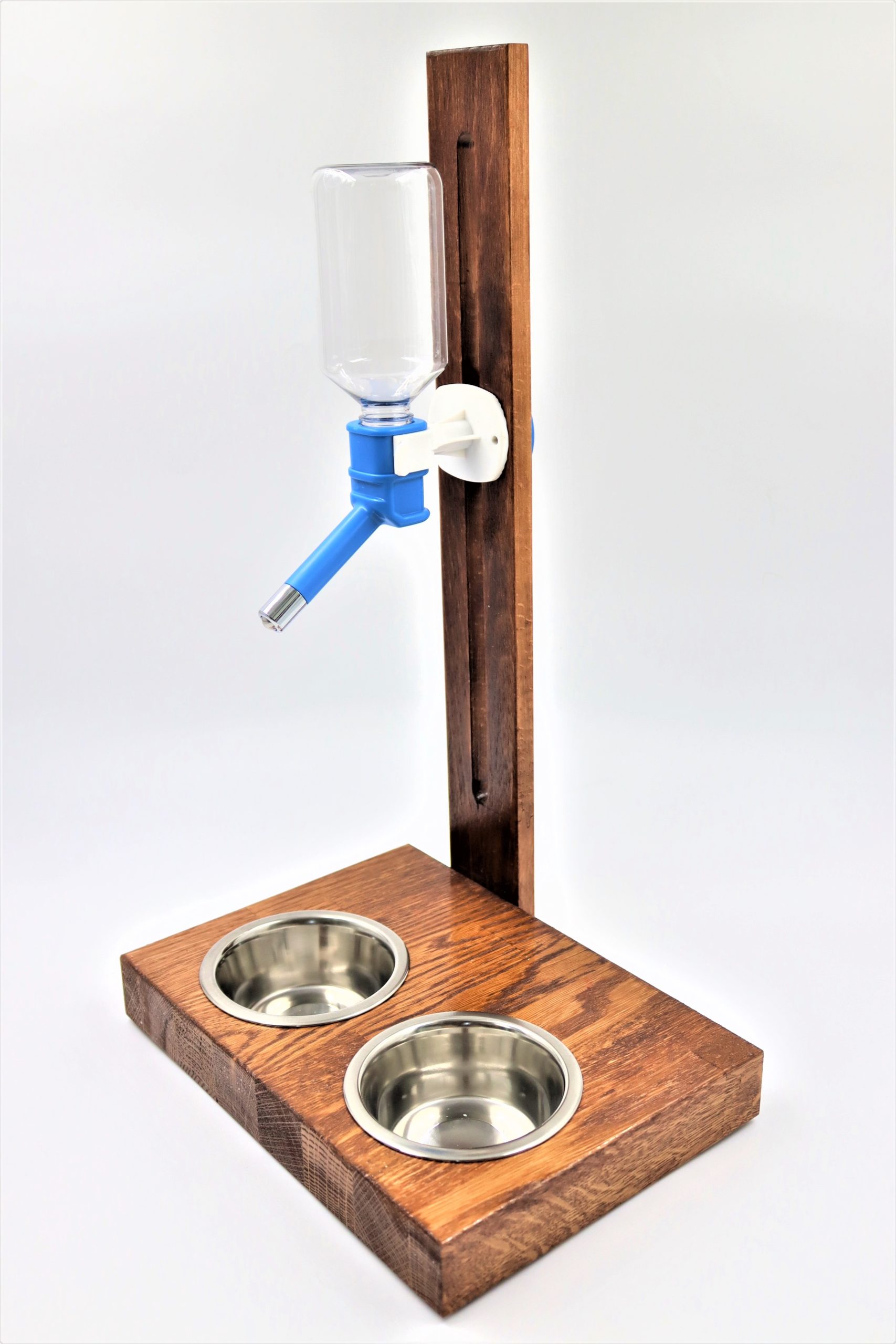 Brązowe poidło na stojaku drewnianym podwójne miejsce na miski 2 Brązowe poidło na stojaku drewnianym podwójne miejsce na miski - obrazek 2